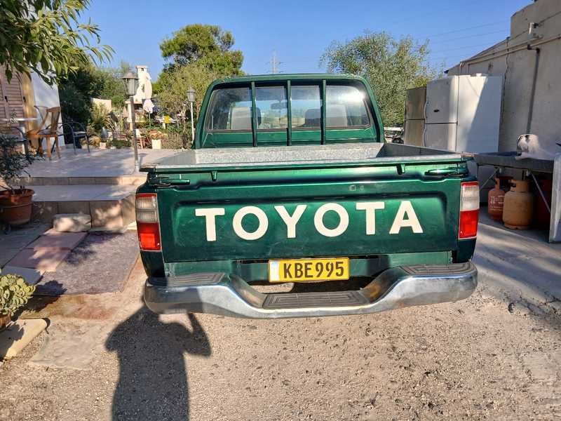 2004 Toyota Hilux 2,4L 2004 Cyprus