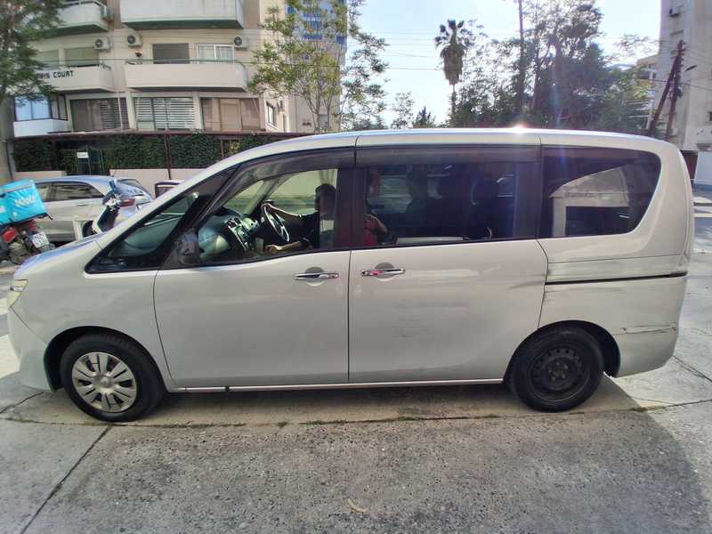 2014 Nissan Serena 2,0L 2014 Cyprus