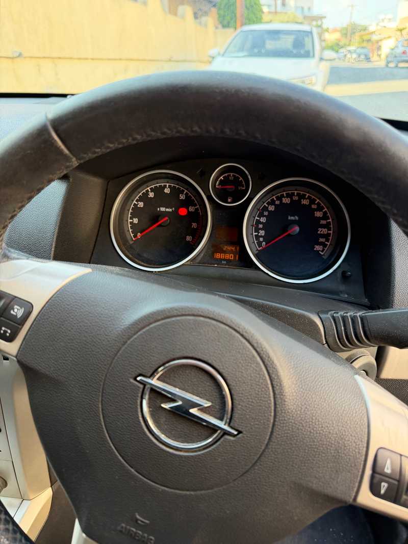 2009 Opel, Vauxhall Astra 1,6L 2009 Cyprus