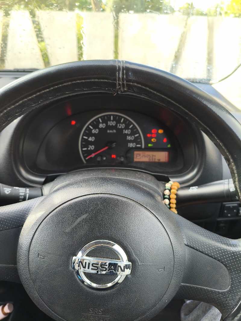 Nissan March 1,2L 2012