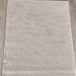 Beige shaggy area rug 135x195cm - soft & cozy, good condition, Limassol — Germasogeia Tourist Area