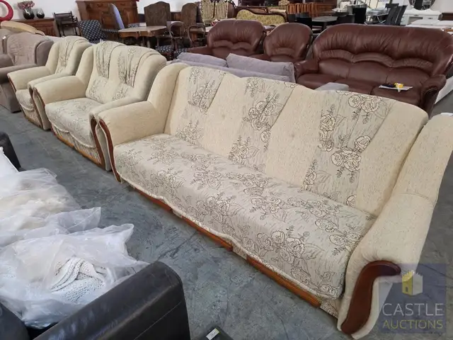 Classical style 3-piece suite in cream patterned fabric, with sofa bed, Limassol — Ypsonas