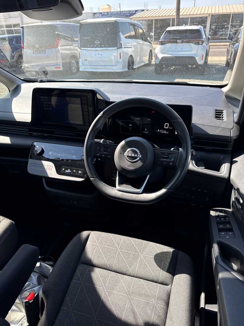 2023 Nissan Serena 2,0L 2023 Cyprus