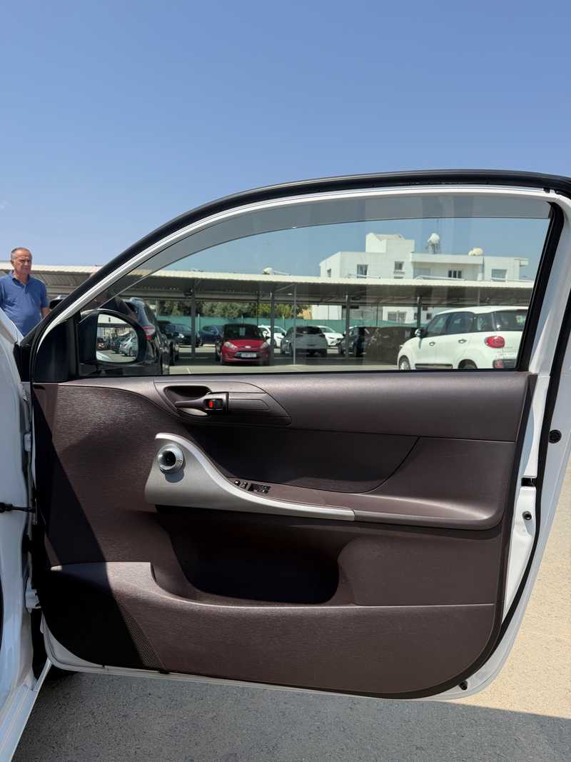 2009 Toyota IQ 1,0L 2009 Cyprus