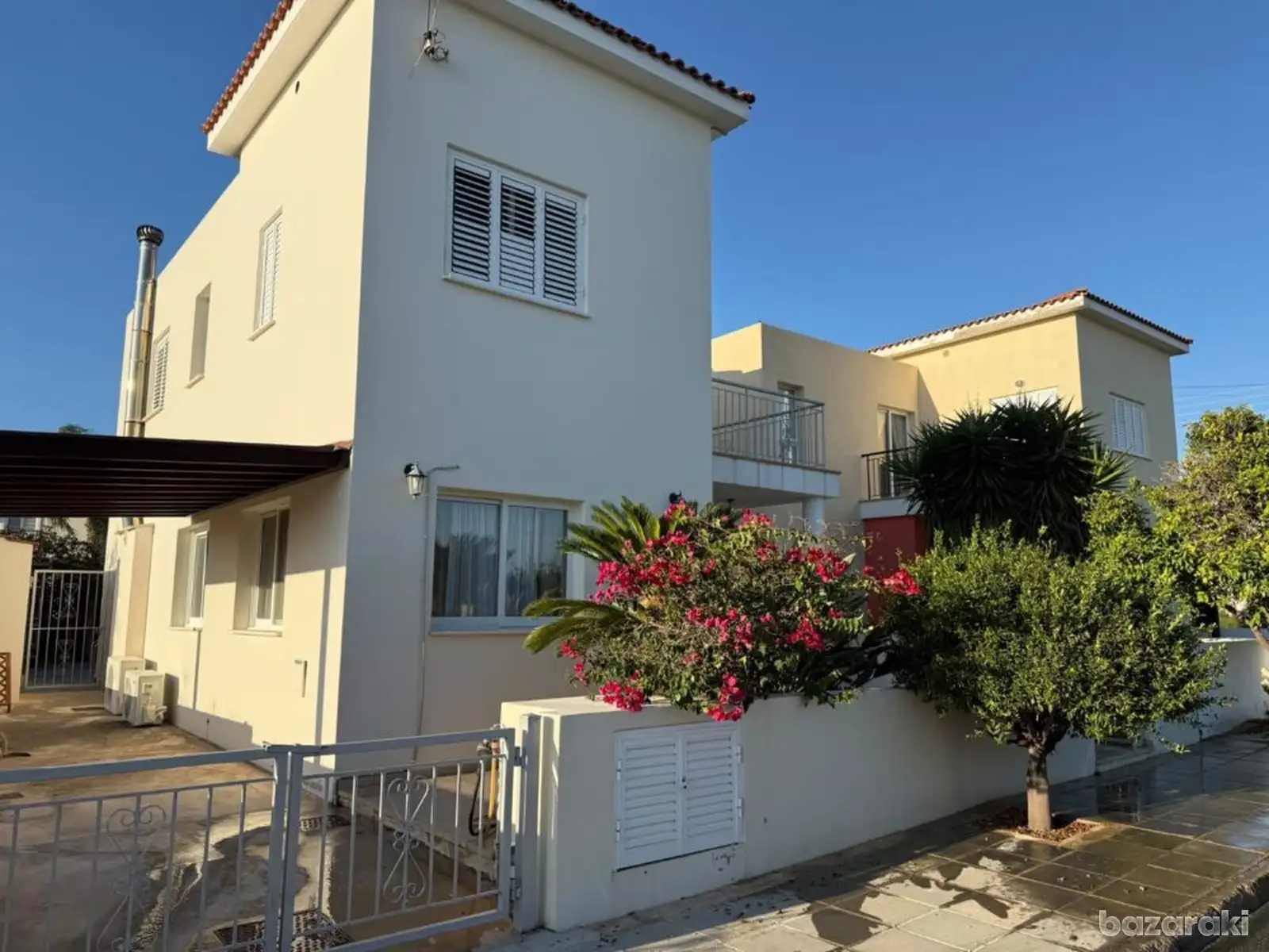 House, 3 bedrooms — 2