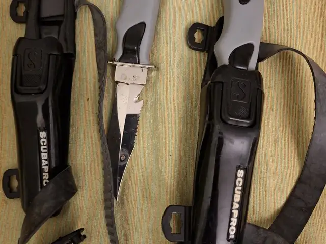 2 SCUBAPRO knives in sheaths and with straps for attaching to a leg or arm for f, Limassol — Limassol - Neapolis