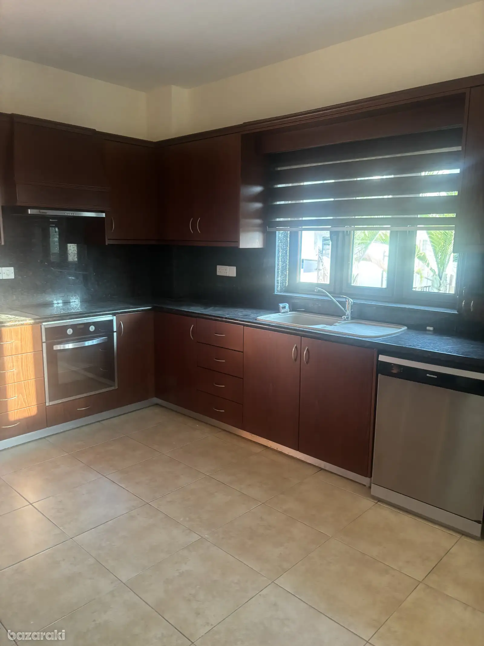 House, 3 bedrooms — 5
