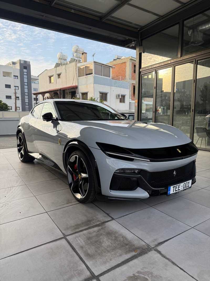 Ferrari Purosangue 6,5L 2025