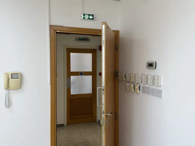 A whole floor office available, Επαρχία Λευκωσίας — Στρόβολος - Ακρόπολη - 13