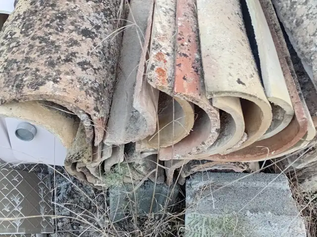 Κεραμυδια χολετρα παλαιού τυπου, Επαρχία Λάρνακας — Λιβάδια Λάρνακας
