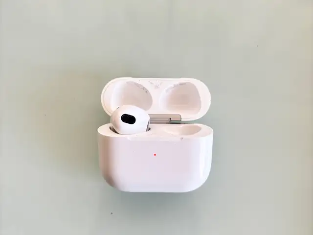 Airpods 3rd generation, case and left airpod, Limassol — Germasogeia