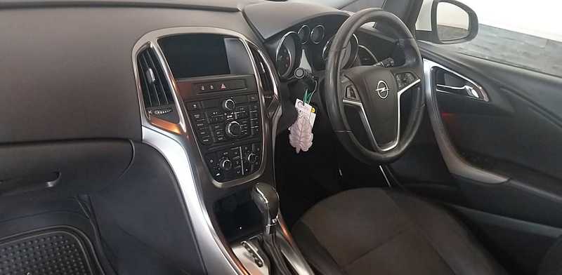 2011 Opel, Vauxhall Astra 1,6L 2011 Cyprus