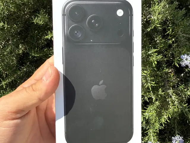 Iphone 18pro 256gb black as new open box 2years warranty only 6 battery cycles, Επαρχία Λάρνακας — Αραδίππου - Απόστολος Λουκάς