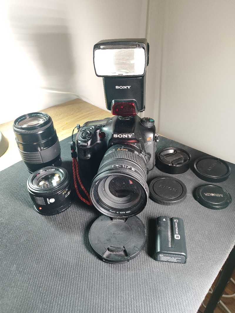Digital camera sony a77 slt-a77 with all accessories and lenses