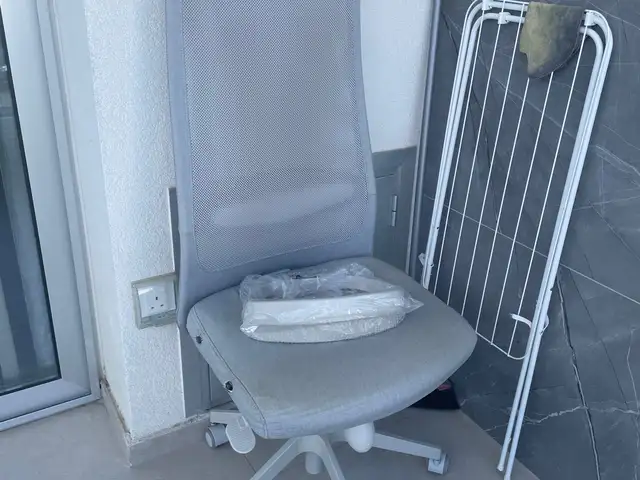 Ikea marcus chair, Επαρχία Λάρνακας — Λάρνακα - Κόκκινες