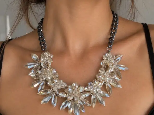 Chico's Gerbera Smoky Crystal Flower Form Necklace Statement Piece, Limassol — Limassol - Omonia