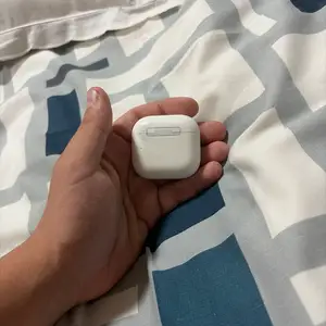 Airpods 4 active noise cancelling, Επαρχία Λεμεσού — Εκάλη