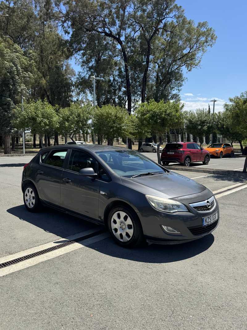 2010 Opel, Vauxhall Astra 1,6L 2010 Cyprus
