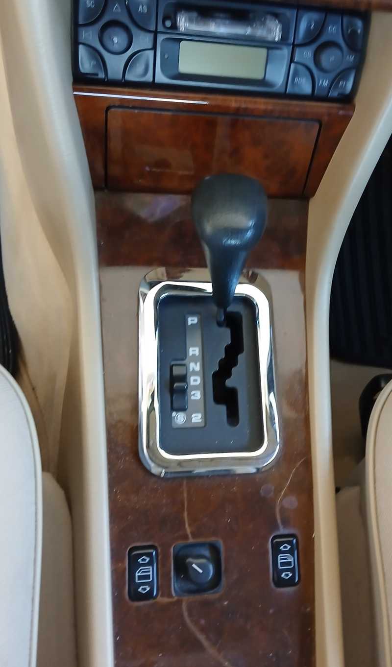 1995 Mercedes-Benz E-Class 2,0L 1995 Cyprus
