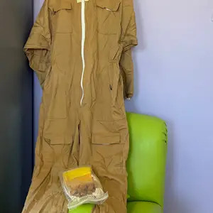 Bee keepers uniform and gloves, Επαρχία Λευκωσίας — Κοκκινοτριμιθιά