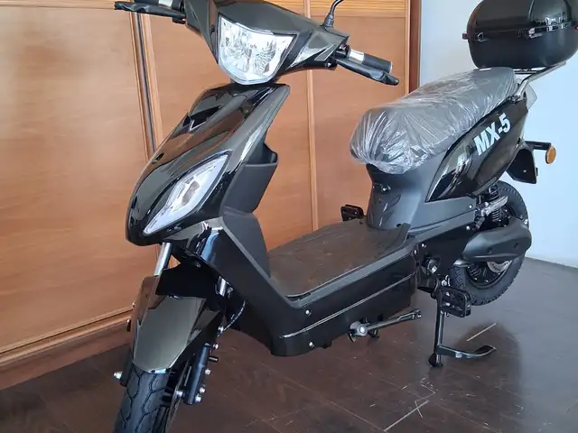 Mx-5 e-scooter, Limassol — Limassol - Petrou Kai Pavlou
