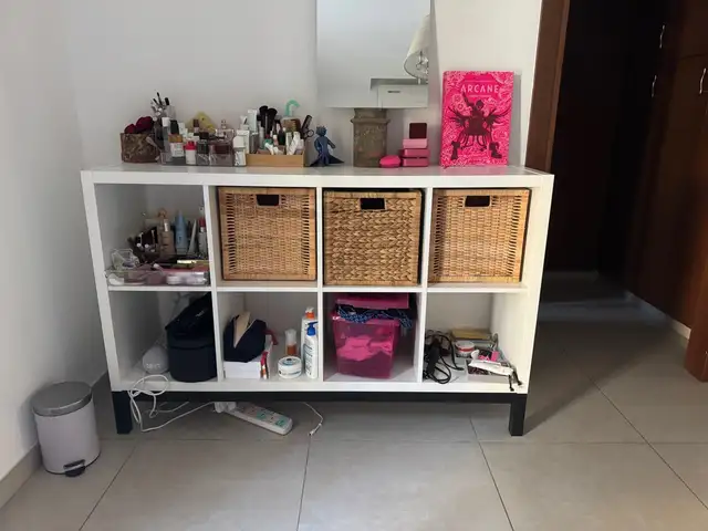 Ikea kallax shelving unit 2x4 white with underframe base baskets included, Limassol — Pyrgos Lemesou
