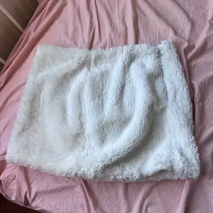 White fluffy skirt, Επαρχία Λεμεσού — Λεμεσός - Κάψαλος