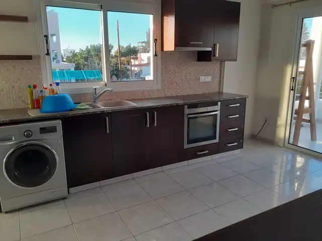 3-bedroom penthouse to rent, Paphos — Geroskipou