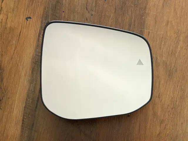 Toyota rav4 xa60 oem right mirror glass with heating & blind spot zone 2025, Limassol — Germasogeia