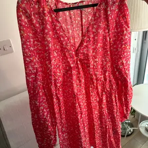 Pink floral summer dress, Nicosia — Aglantzia