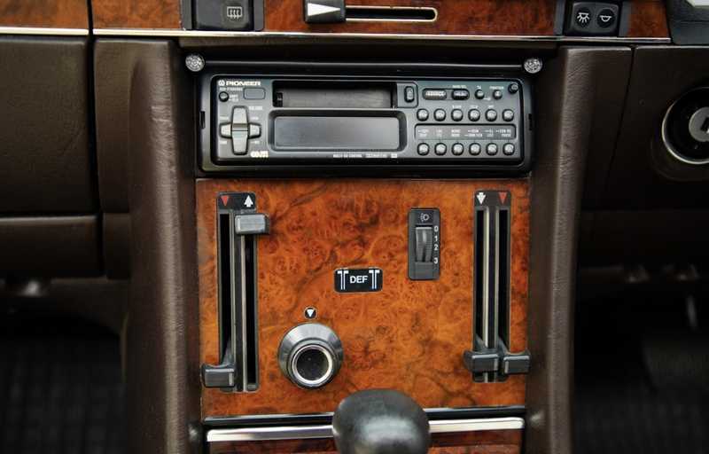 1985 Mercedes-Benz SL-Class 5,0L 1985 Cyprus