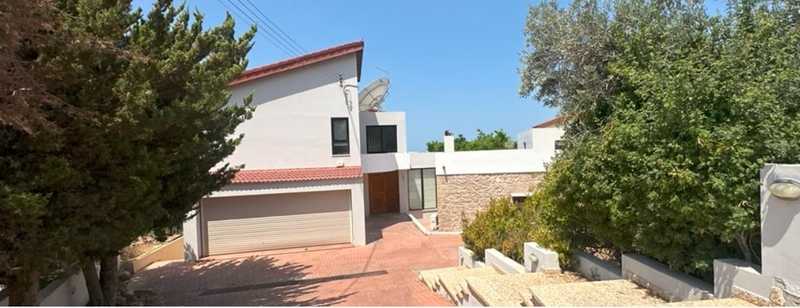 5-bedroom villa for sale