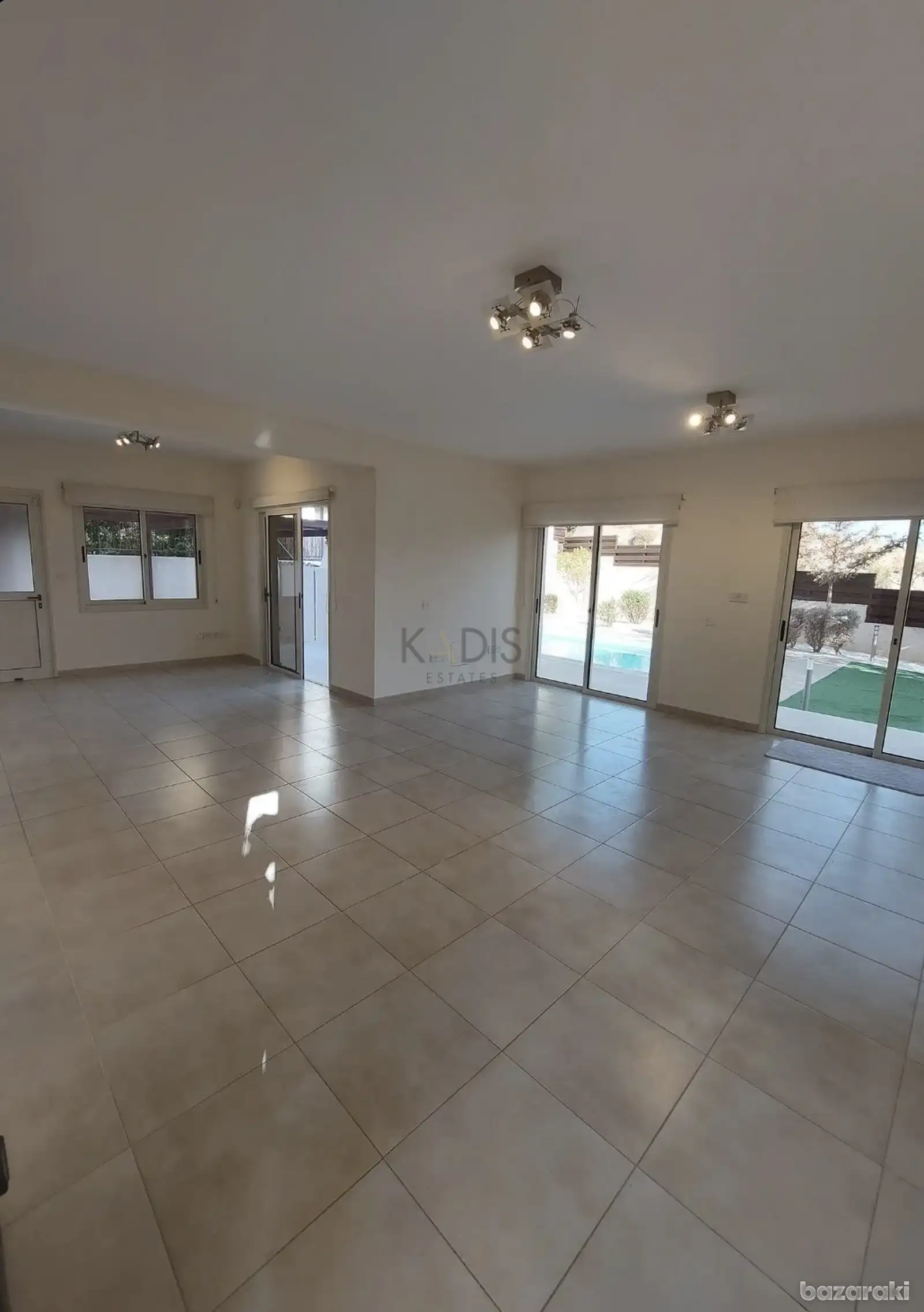 House, 3 bedrooms — 4
