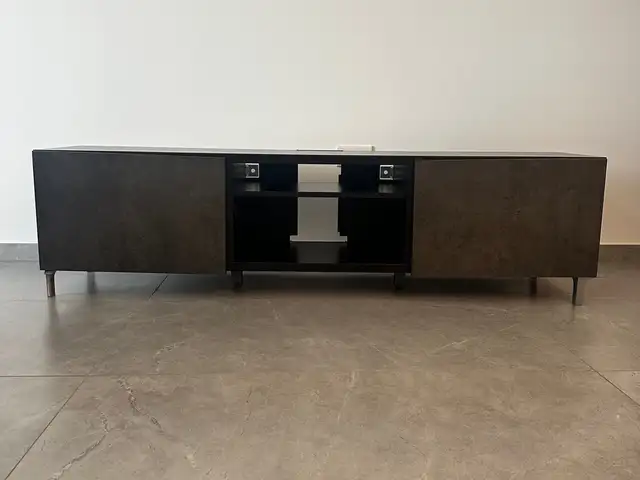 Έπιπλο τηλεόρασης minimal design με ντουλαπάκια, Nicosia — Strovolos - Agios Vasileios
