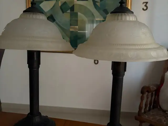 Retro 1990s traditio.table lamp set w/ornate frosted glass shades+floral details, Επαρχία Πάφου — Paphos - Άγιος Θεόδωρος