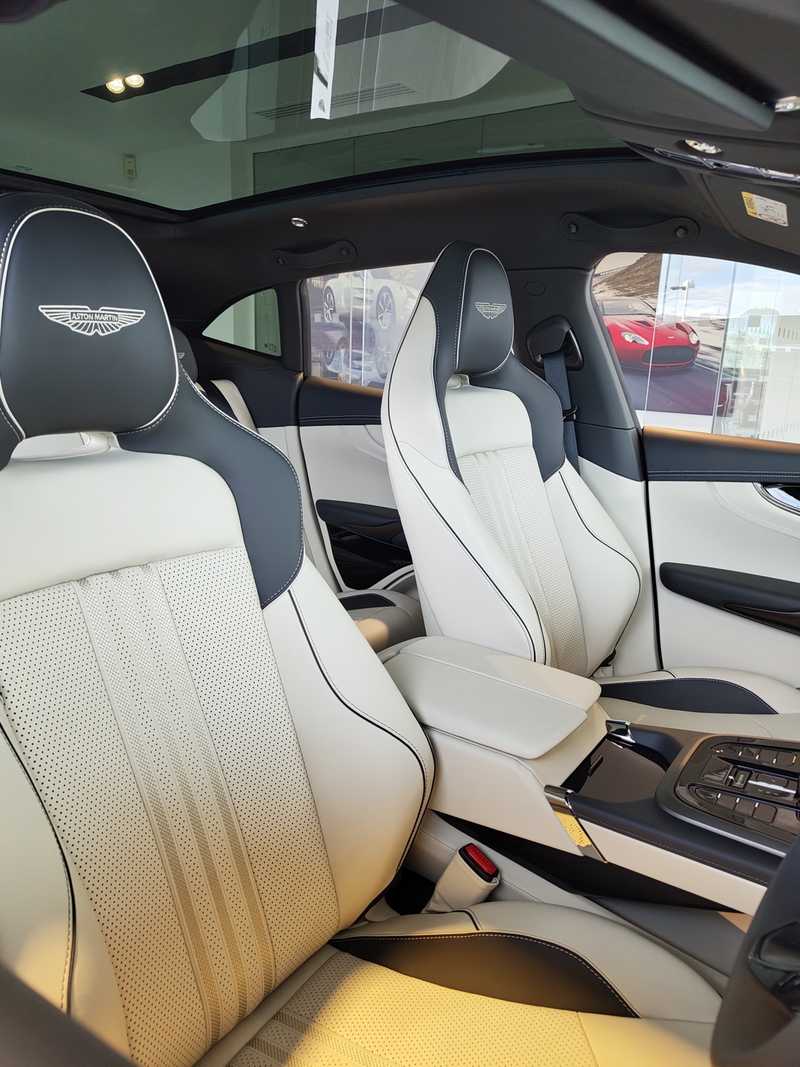2025 Aston Martin DBX 4,0L 2025 Cyprus