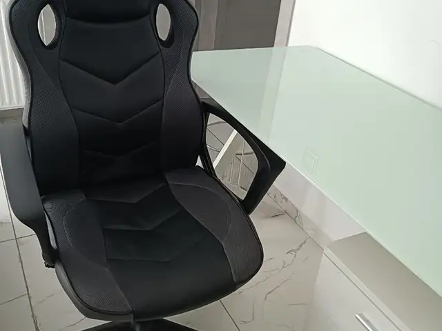 Πωλούνται γραφείο και καρέκλα τύπου game διαστάσεις 12060, Nicosia — Strovolos - Stavros