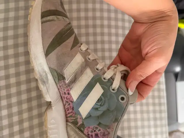 Adidas sneakers, Επαρχία Λάρνακας — Λάρνακα - Σκάλα