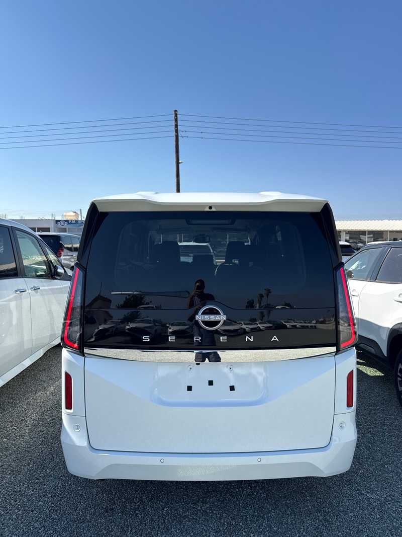2023 Nissan Serena 2,0L 2023 Cyprus