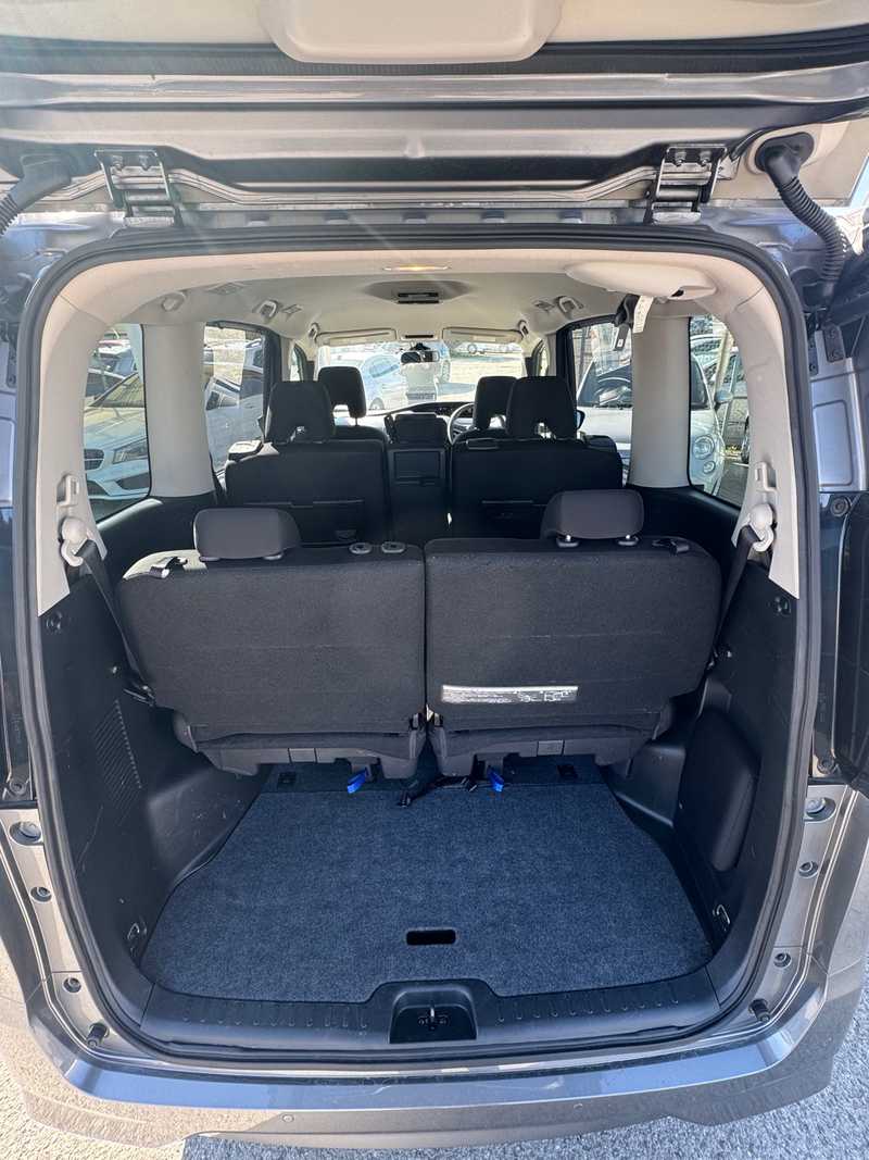 2022 Nissan Serena 2,0L 2022 Cyprus