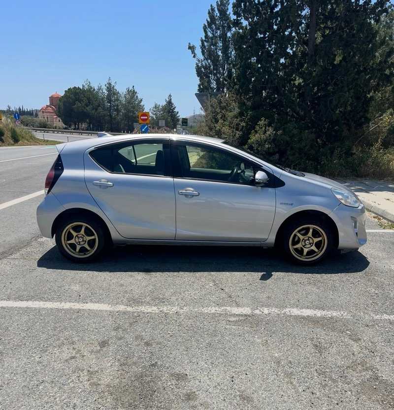 2015 Toyota Aqua 1,5L 2015 Cyprus
