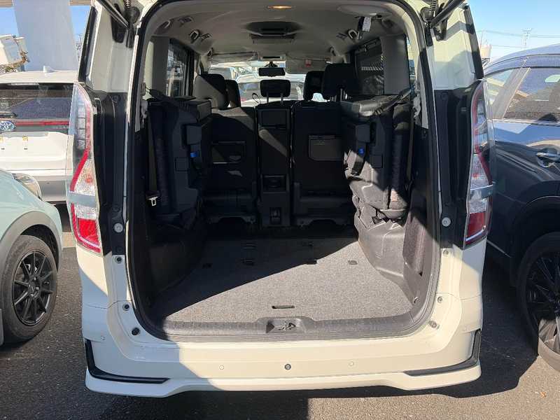 2021 Nissan Serena 2,0L 2021 Cyprus