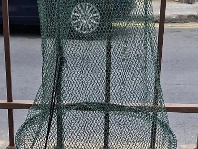 large nylon keepnet and small metal keepnet, Επαρχία Λεμεσού — Λεμεσός - Νεάπολη