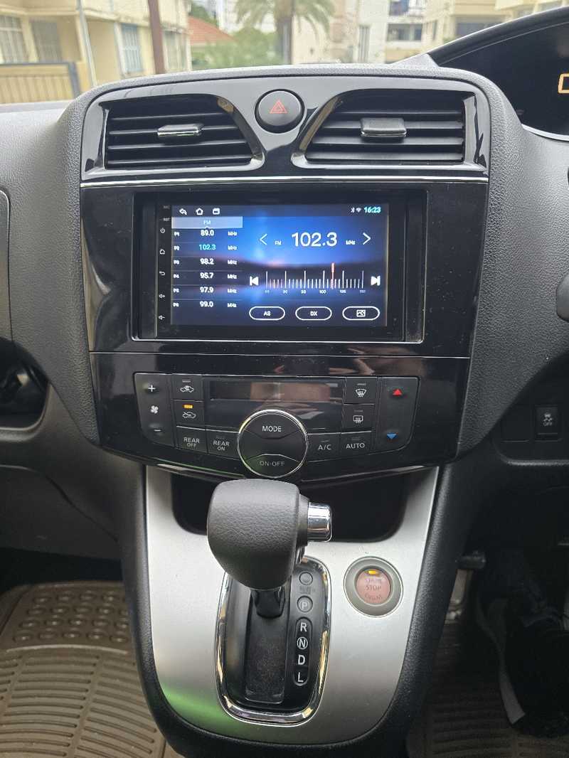2014 Nissan Serena 2,0L 2014 Cyprus