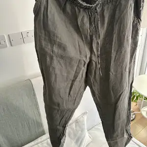 Linen khaki pants, Nicosia — Aglantzia