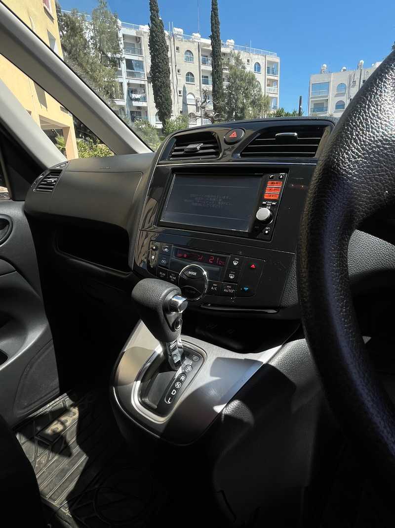2012 Nissan Serena 2,0L 2012 Cyprus
