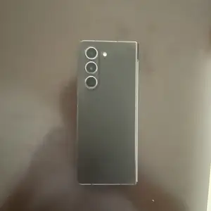 Samsung galaxy z fold 5, Επαρχία Λάρνακας — Αραδίππου - Απόστολος Λουκάς