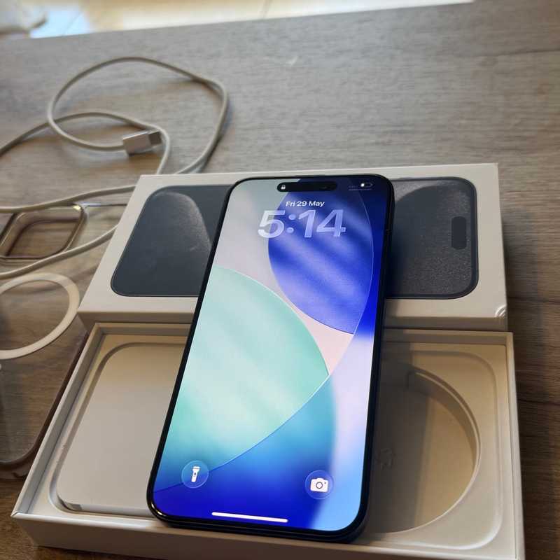 Iphone 15 pro max 256gb brand new condition battery health 85 €590