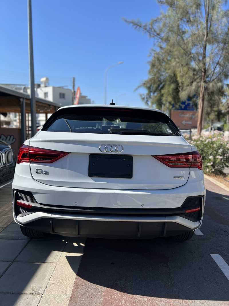 2022 Audi Q3 2,0L 2022 Cyprus