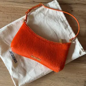 Jacquemus leather shoulder bag, Επαρχία Λεμεσού — Ύψωνας